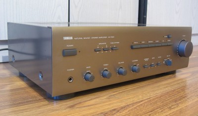 Yamaha AX-540 w kolorze &quot;tytanowym&quot;.