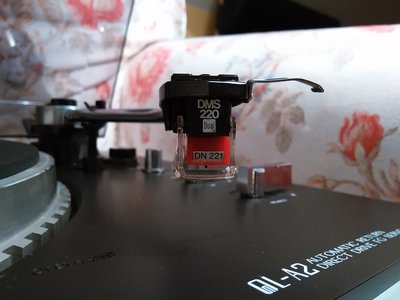 5050800318_2.jpg