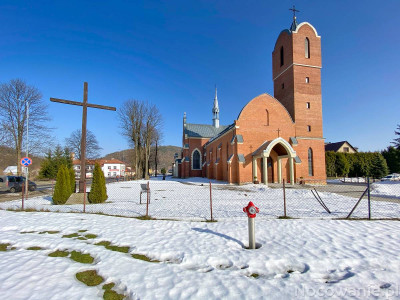 122-ustrzyki-dolne-kosciol-p-w-matki.jpg