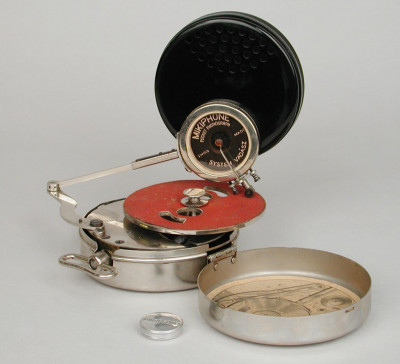 mikiphone_vintage_portable_phonograph_2.jpg