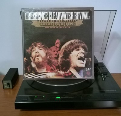 Creedence Clearwater Revival Featuring  John Fogerty - Chronicle - The 20 Greatest Hits (FR 1976).jpg