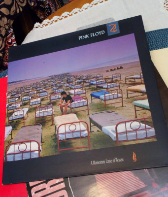 Pink Floyd UK 1987.jpg