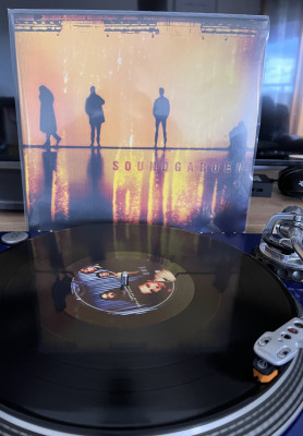SOUNDGARDEN -Down On The Upside