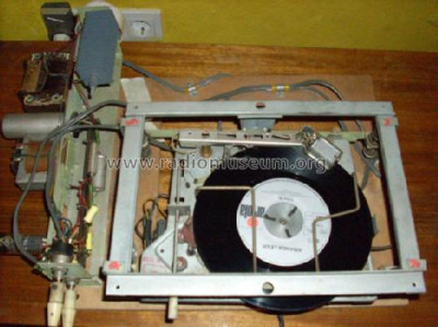 fernseh_phono_tisch_710618.jpg