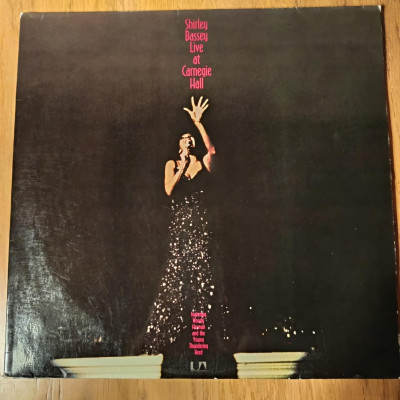 SHIRLEY BASSEY LIVE AT CARNEGGIE HALL.jpg