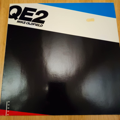MIKE OLDFIELD QE2.jpg