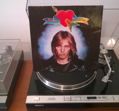 Tom Petty And The Heartbreakers - Tom Petty And The Heartbreakers (EU 1976).jpg