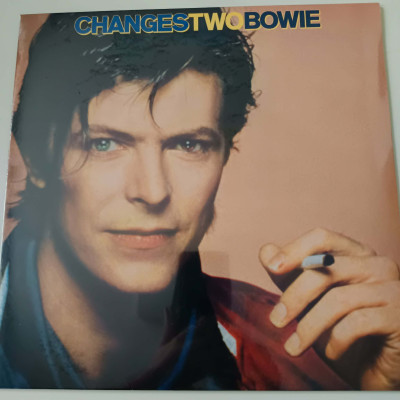 DAVID BOWIE CHANGESTWOBOWIE.jpg