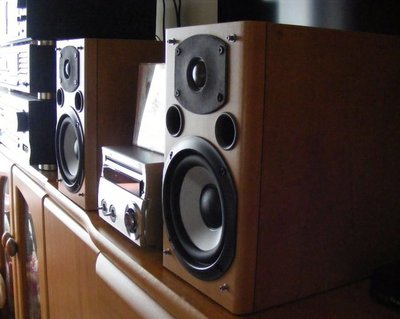 408847929_4_1000x700_wieza-sony-2-55-watt-elektronika.jpg