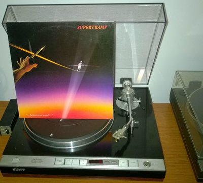 Supertramp - '...Famous Last Words...' (US 1982).jpg