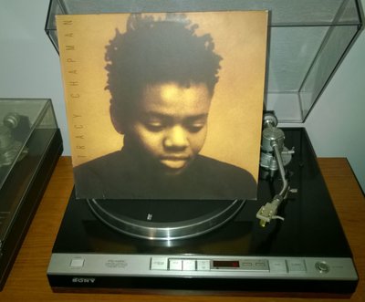 Tracy Chapman - Tracy Chapman (UK 1988).jpg