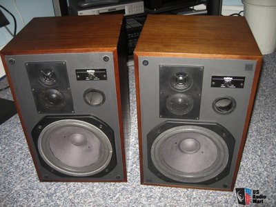 707202-vintage_revox_forum_b_speakers.jpg