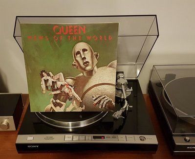 Queen - News Of The World (EU 2015).jpg