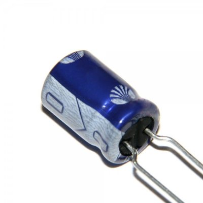 100uf-50v-kondensator-elektrolityczny.jpg