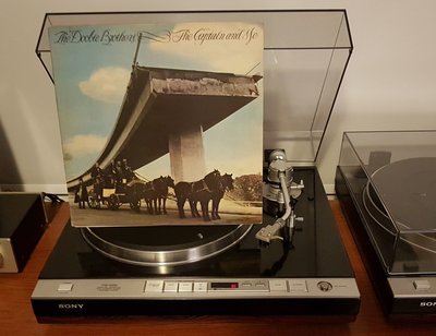Doobie Brothers (The) - The Captain And Me (UK 1973).jpg