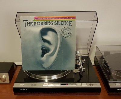 Manfred Mann's Earth Band – The Roaring Silence (US 1977).jpg