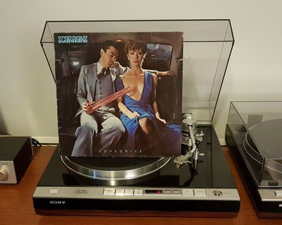 Scorpions - Lovedrive (GER 1979).jpg