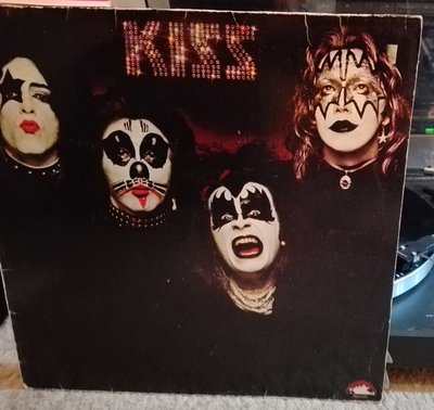 kiss1.jpg