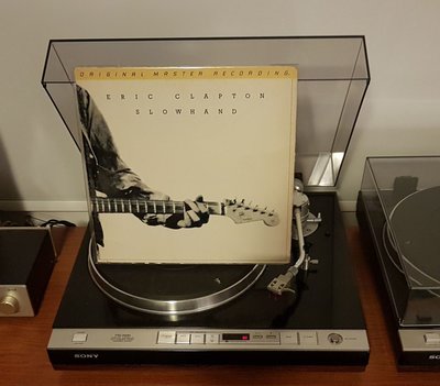 Eric Clapton - Slowhand (US 1980).jpg
