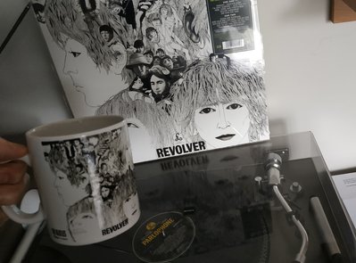 The Beatles - Revolver_Cup1.jpg