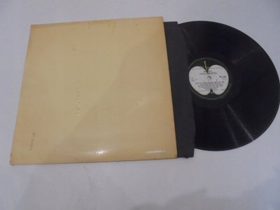 THE-BEATLES-same-2LP-UK-1PRESS-LOW-NUMBER.jpg