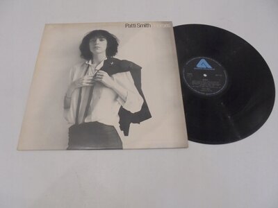 PATTI-SMITH-Horses-UK-EX-1PRESS.jpg