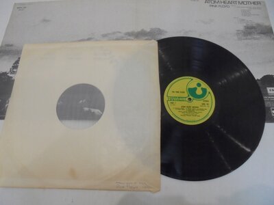 PINK-FLOYD-Atom-heart-mother-UK-EX-1PRESS-Styl-muzyczny-progresywny.jpg