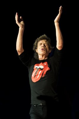 800px-Mick_Jagger_onstage_in_Warsaw_2018.jpg