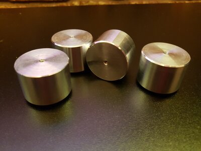 Nóżki wykonane na CNC z aluminium.