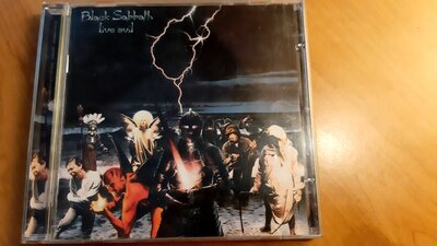 Black Sabbath ‎– live evil.jpg