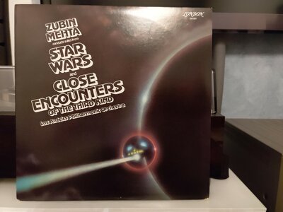 Zubin Mehta Conducts Los Angeles Philharmonic Orchestra ‎– Suites From Star Wars And Close Encounters Of The Third Kind.jpg