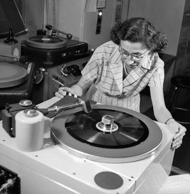 vintage-woman-dj.jpg