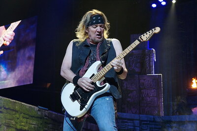 Iron-Maiden-Adrian-Smith-2.jpg