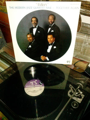 Modern Jazz Quartet - Echoes.jpg