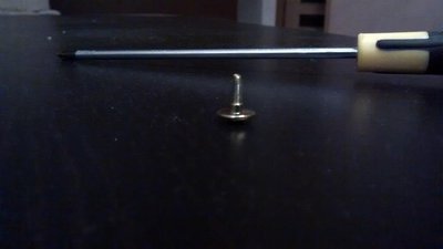 Śrubka, średnica ok 2 mm, długość 15mm