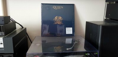 Queen Greatest Hits II Vinyl.jpg