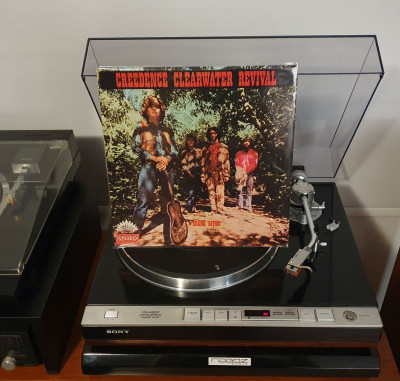 Creedence Clearwater Revival – Green River (FR 1969).jpg