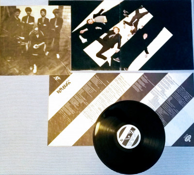 republika gatefold.jpg